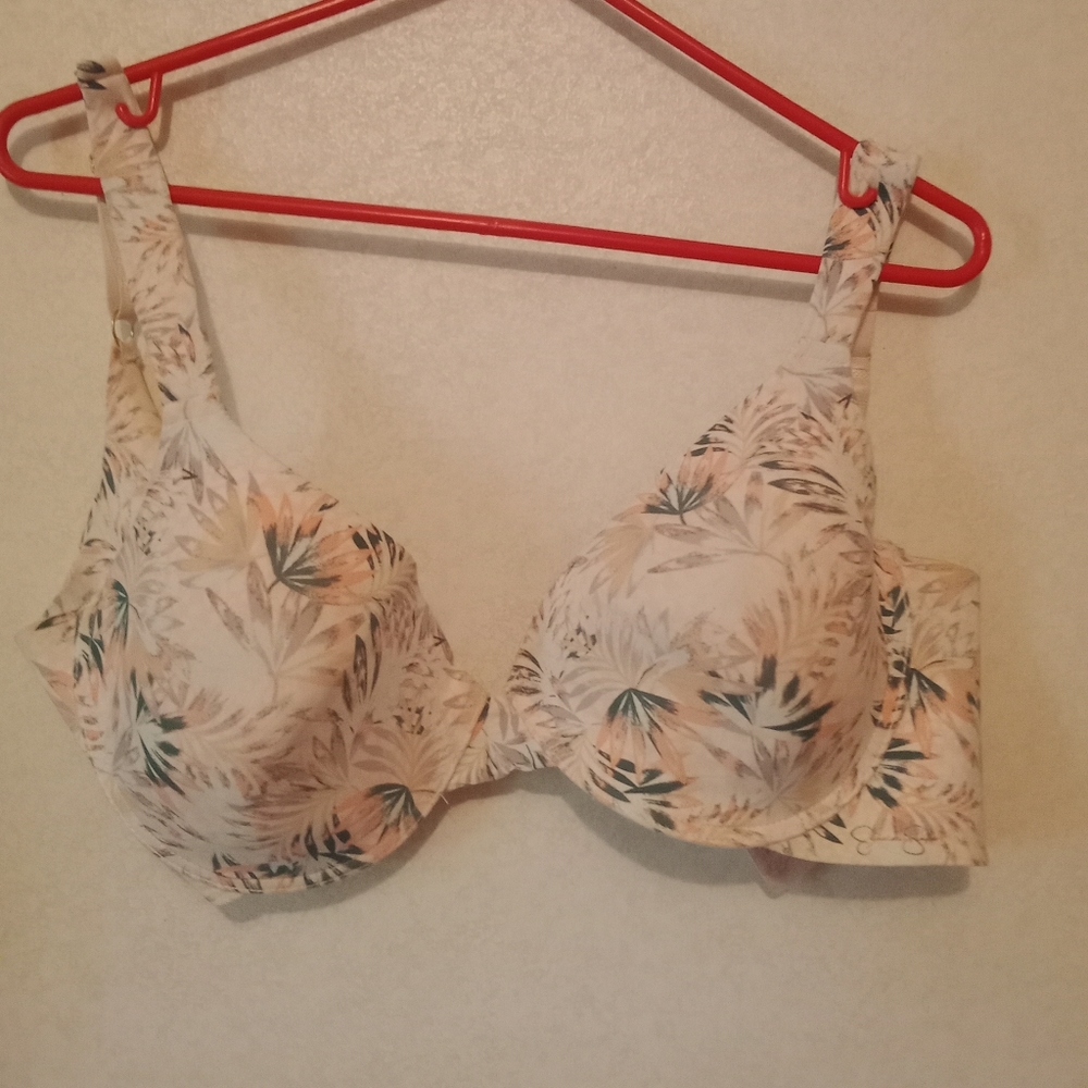 Jessica Simpson bra. Size 38. Floral